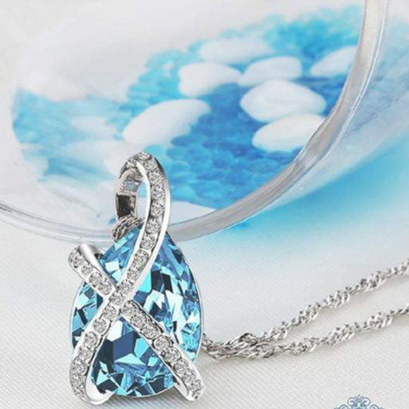 teardrop Swarovski crystal elements necklace - Picture 3 of 5